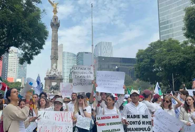 Estudiantes y jueces listos para comenzar la marcha contra la Reforma Judicial
