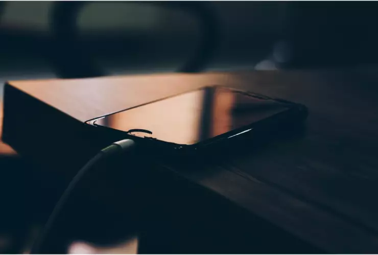 ¡De no creer! Le regaló un celular a su novia y cuando terminaron lo reportó como robado