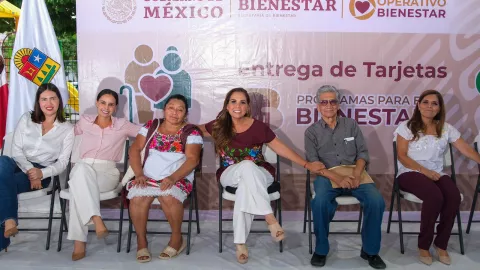 La gobernadora de Quintana roo estuvo presente en la entrega de tarjetas de la Pensión del Bienestar en Benito juárez