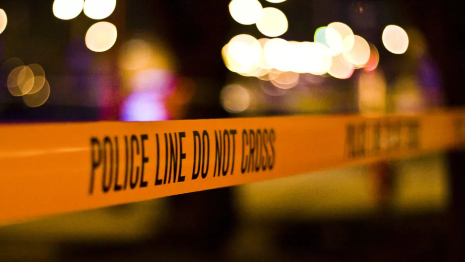 police line policía esposa corta pene testiculos