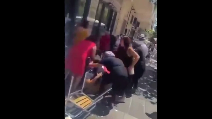 Conductor embiste a peatones en un restaurante de Marbella, España