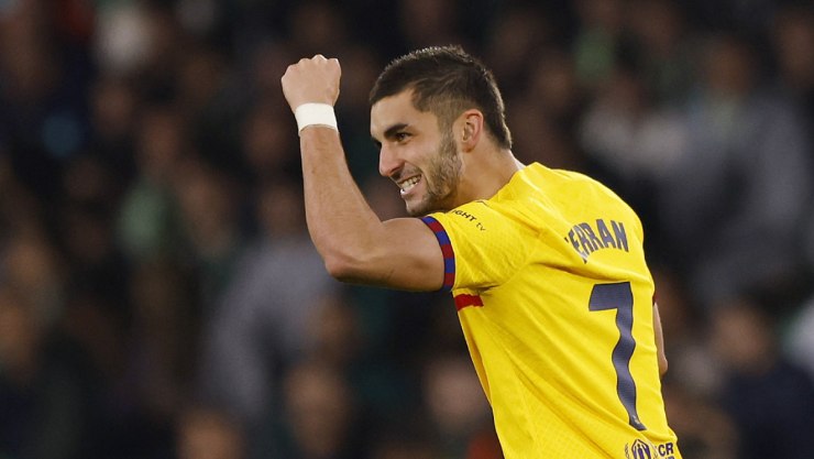 Ferran Torres festeja su hat-trick ante Betis