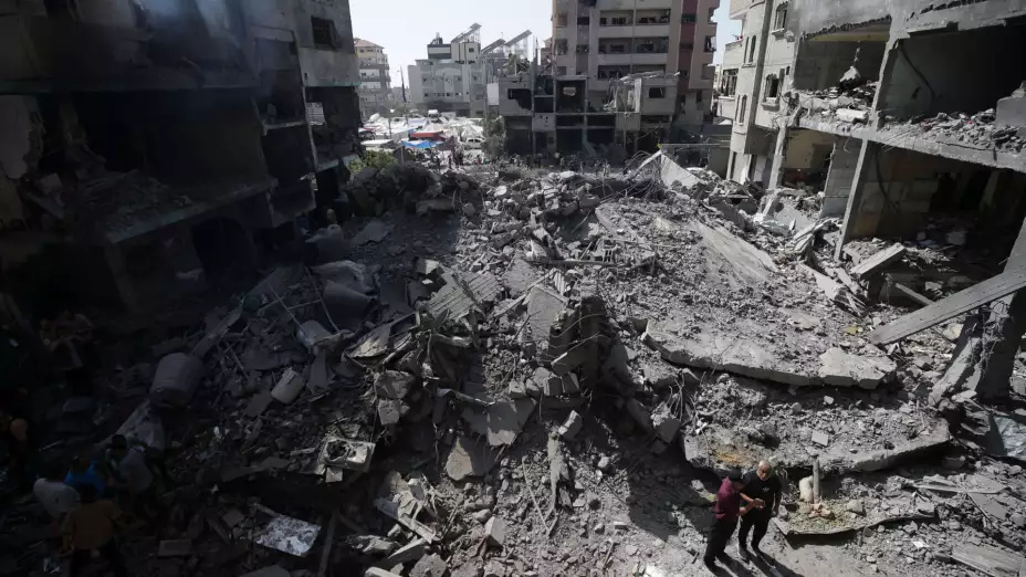 Destrucción de un campo de un refugiados en Gaza tras un bombardeo israelí.