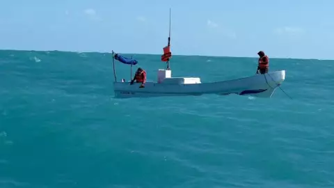 Mujeres navales hallan a salvo a pescadores desaparecidos de Yucatán