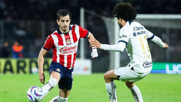 Chivas pierdes vs Pumas; Alexis Vega falla penal