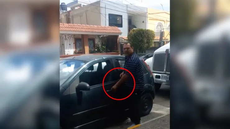 VIDEO | Lord Rampa: Hombre obstruye rampa de discapacitados en Guadalajara