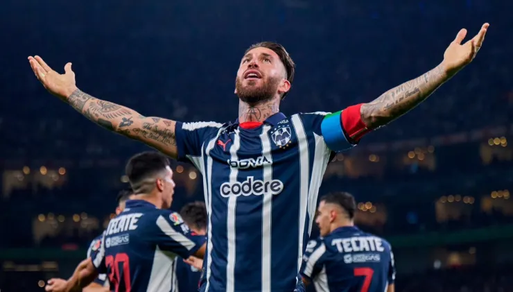 Sergio Ramos festejando gol con Monterrey