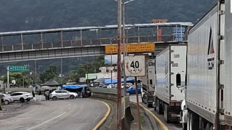 ¿Vas a Veracruz?: Bloqueo paraliza la carretera Puebla-Córdoba hoy; tramos afectados