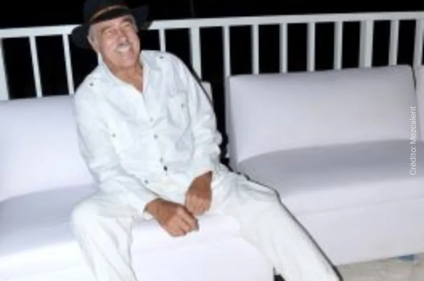 Andrés Garcia de blanco .jpg
