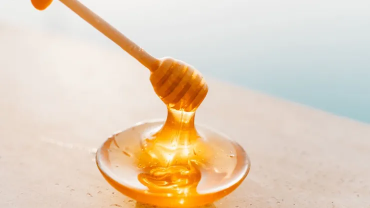 Cómo saber si la miel es pura o adulterada con truco fácil