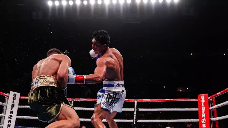 Jaime Munguía vs Sergyi Derenvyanchenko