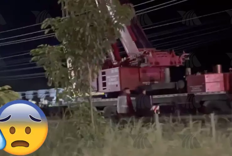 ÚLTIMA HORA: Grúa se voltea en la carretera Puerto Morelos-Playa del Carmen; reportan tráfico pesado