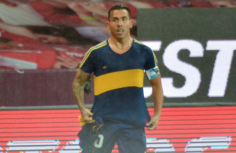 Homenaje de Carlos Tévez a Diego Armando Maradona