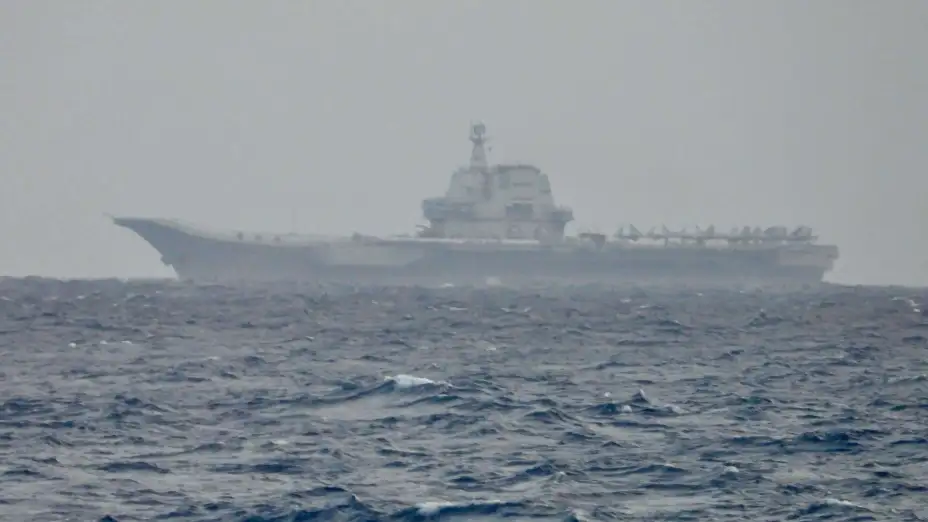 Portaaviones chino Shandong cerca de Taiwán.