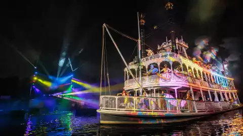 Disneyland Park dio la bienvenida de nueva cuenta “Fantasmic!” en Rivers of America
