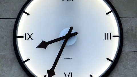 El significado de ver la hora espejo 21:21 constantemente