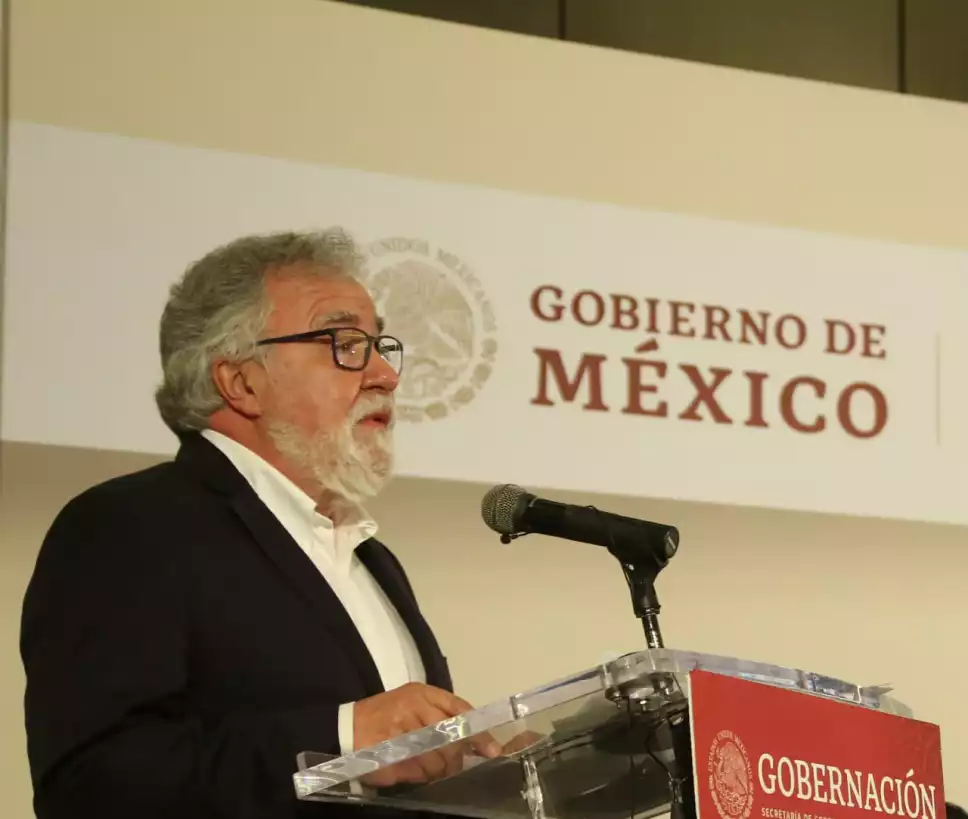 Alejandro Encinas ofrece disculpas por desaparecidos