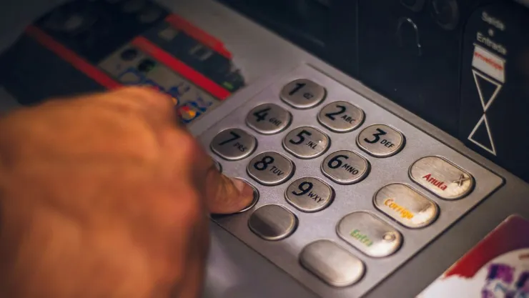 Cierre masivo de bancos en México