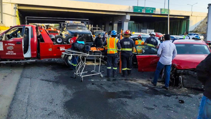 Carambola en Bernardo Quintana causa tráfico y afecta desviación a San Juan del Río