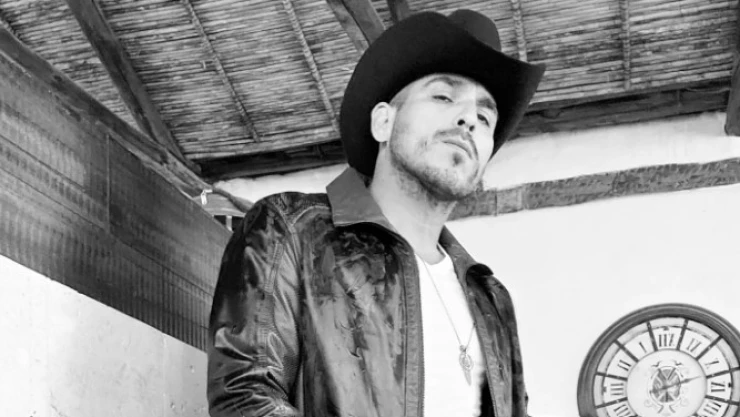 Espinoza Paz defiende a Bad Bunny tras críticas por los Latin Grammy