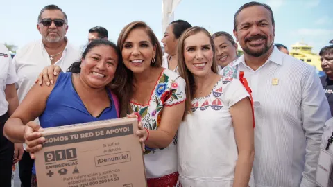 Realizan entrega de apoyos de “Mujer es Vida” en Isla Mujeres