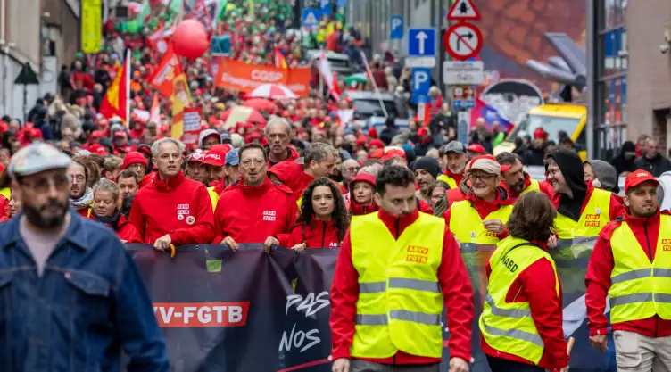 Manifestación contra recortes presupuestarios en Bruselas, Bélgica.