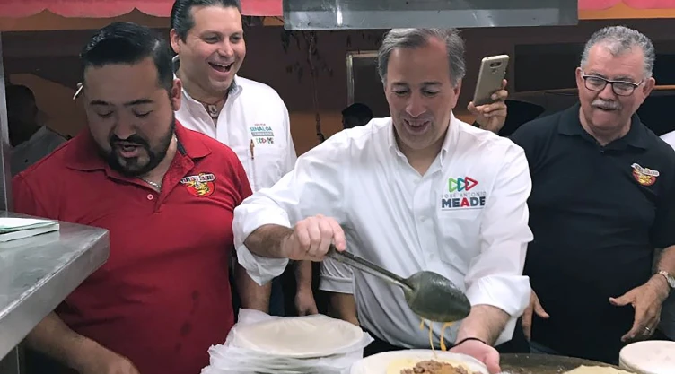 Meade visita taquería