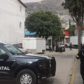 Hallan dos cuerpos envueltos en plástico en San Lucas Patoni