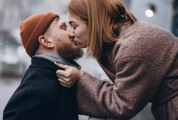 ¿Cuántos años le debo de llevar a mi pareja?