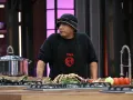 Rafita preocupado por la preparación de su platillo en MasterChef Celebrity 2024.