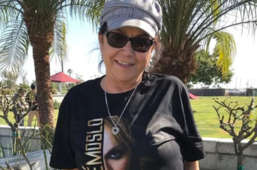 Doña Rosa Rivera recordando a su hija..jpg