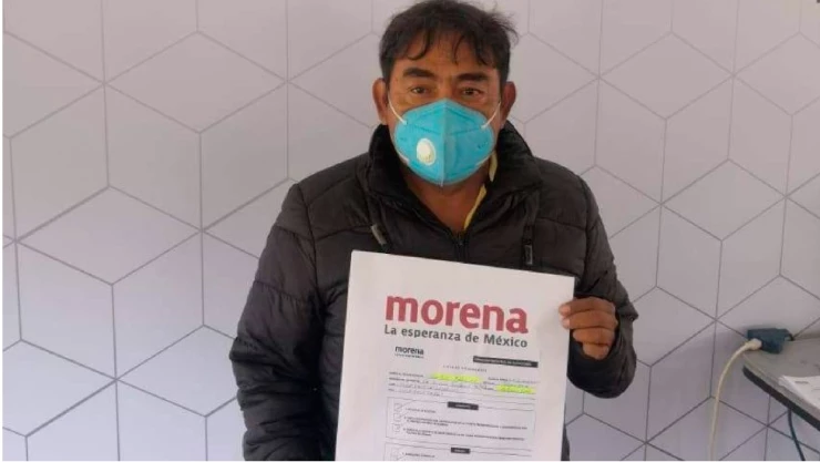 Felipe de la Cruz se registró como precandidato a diputado; padres de normalistas se deslindan.