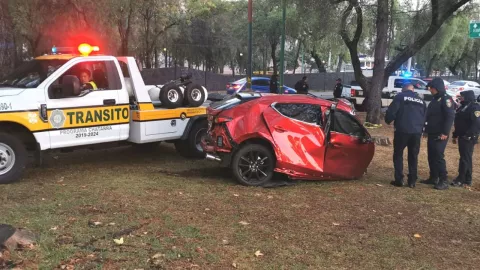 Accidente en Coyoacán auto partido en dos