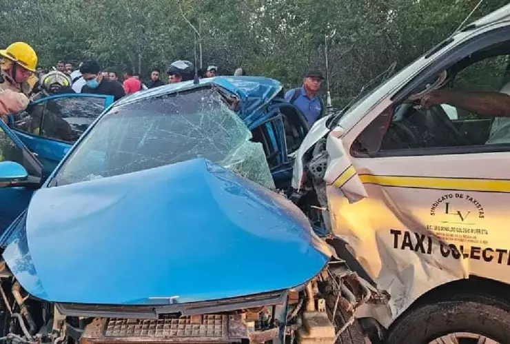 Se registra fuerte choque en la ruta de los cenotes y mantienen bloqueada la vía.jpg