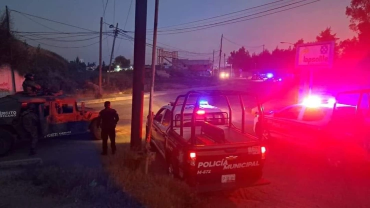 Cuerpo es hallado dentro de un auto en la carretera federal Texmelucan-Tlaxcala