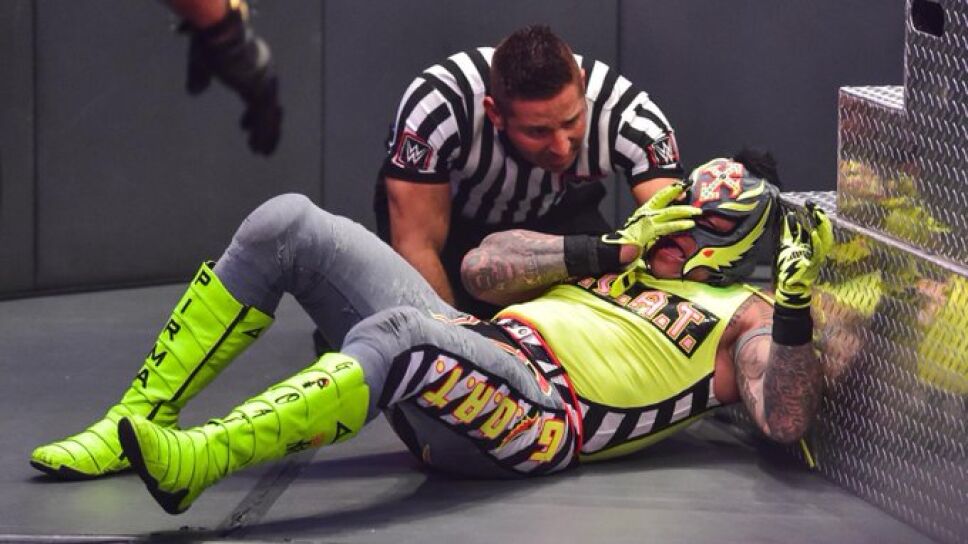 Los mejores memes de la lucha de Rey Mysterio en la que perdió un ojo.