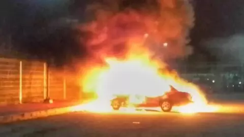 VIDEO_ Corto circuito consume TRES AUTOS en Motul