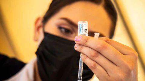 Samuel García anuncia vacunación para menores de Nuevo León en Texas