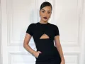 Amina Muaddi con un look negro..jpg