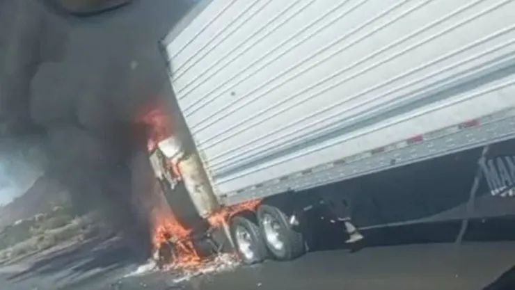 ÚLTIMA HORA | Tráiler en llamas sobre la autopista Guadalajara-Tepic HOY; FOTOGRAFÍAS del siniestro