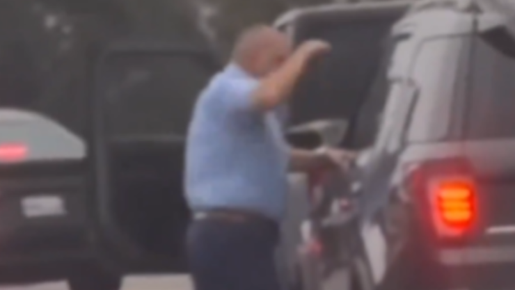 Video: Conductores se agarran a golpes en la garita El Chaparral