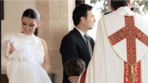 Checo Pérez y Carola Martínez bautizan a su cuarto hijo.png
