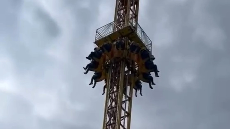 Pánico-en-feria-de-Chalco_-falla-en-juego-mecánico-deja-a-usuarios-atrapados-en-las-alturas.webp