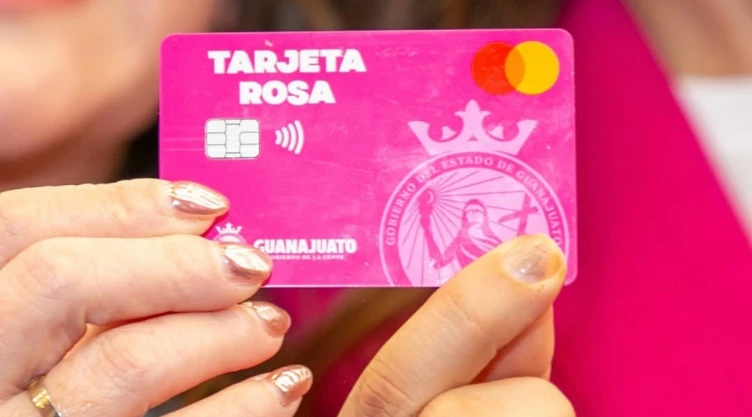 Mujeres reciben su tarjeta Rosa en Guanajuato 2025