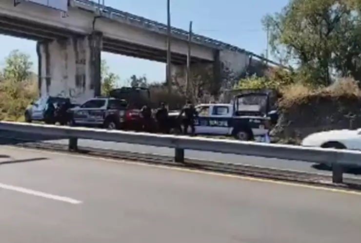 Hallan cuerpo en llamas sobre la autopista Puebla-Atlixco hoy 21 de mayo de 2024