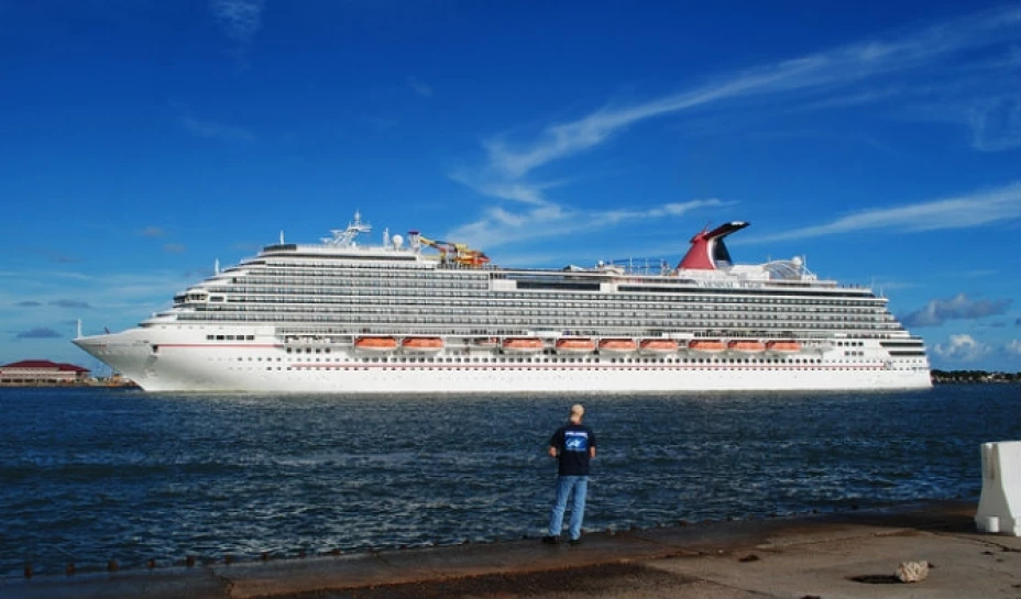 El puerto de Cozumel negó el permiso para atracar a un crucero en el que viaja una trabajadora de salud de Dallas que trabajó con muestras de ébola