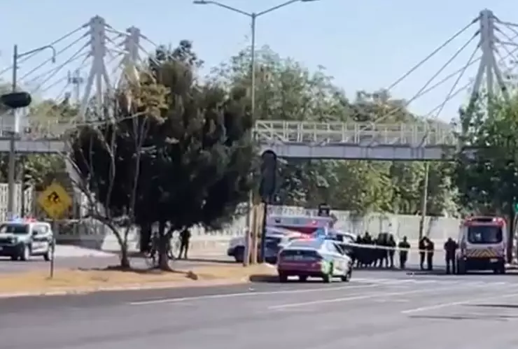Menor se lanza del puente-ciclovía en la colonia El Mirador, Puebla