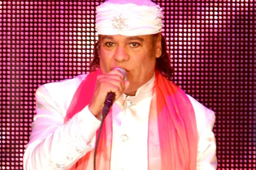 Las canciones con más reproducciones de Juan Gabriel son las siguientes: ‘Abrázame muy fuerte’, '¿Por qué me haces llorar?’, ‘Hasta que te conocí', ‘Ya no vivo por vivir’ (con Natalia Lafourcade), ‘Querida’.