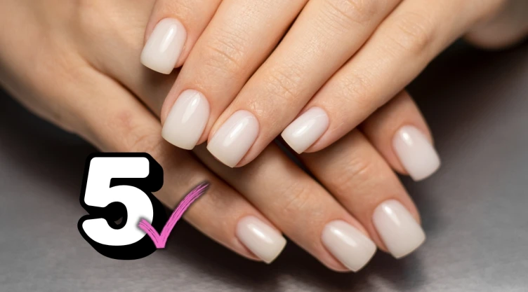 /estilo-de-vida/unas-midi-jabon-manicura-limpia-elegante
