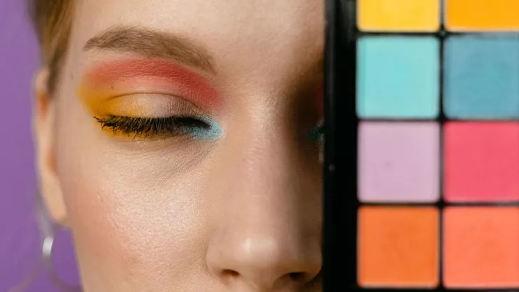 Conoce cu&aacute;les son los colores pastel que favorecen a los ojos caf&eacute;s